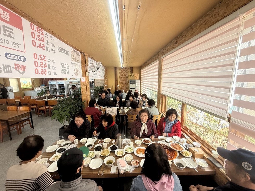 평생교육융합학과 친목을 위한 맛있는 점심식사(3).jpg