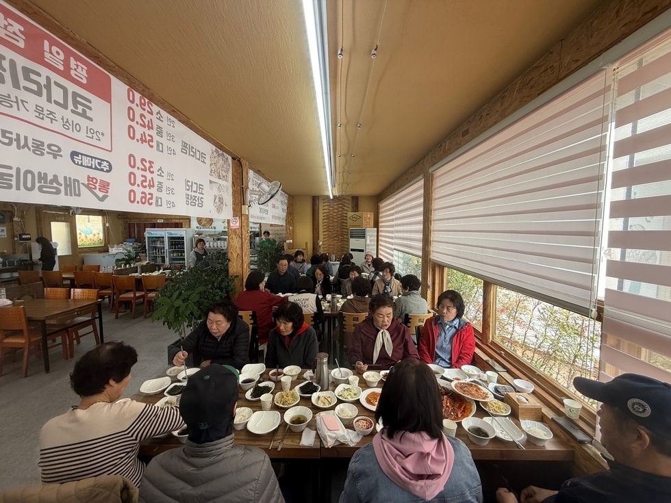 평생교육융합학과 친목을 위한 맛있는 점심식사(2).jpg